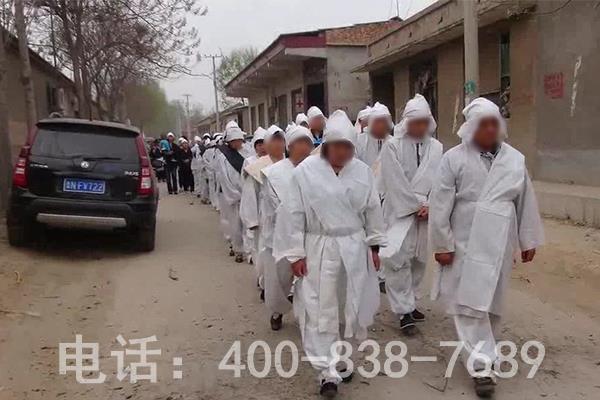 出殡现场 出殡现场